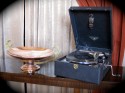 1930s European Portable Phonograph • Victor Victrola