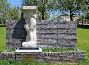 Statue Cariatide d'Eugène Canneel au parc Josaphat à Schaerbeek, Bruxelles, Belgique.